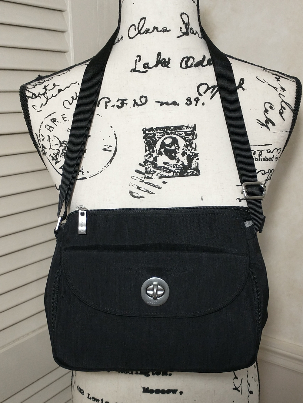 LIKE NEW Baggallini Cali Black Nylon RFID Crossbody, With Front Wallet Pocket